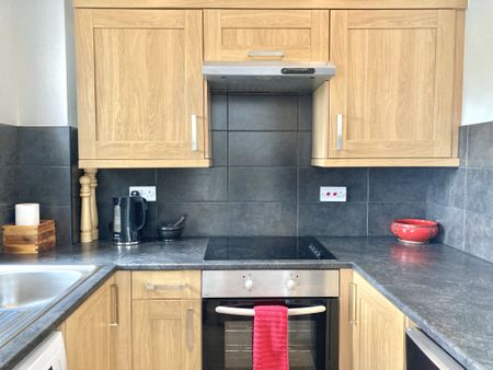 Quiet modern unfurnished one bedroom top floor flat to let – ideally located in Muswell Hill - Photo 5