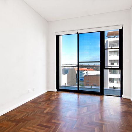 TWO BEDROOM APARTMENT IN THE HEART OF MAROUBRA JUNCTION - Photo 4
