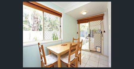 Spacious Townhome with Huge Private Yard in Prime Morningside Location - Photo 3