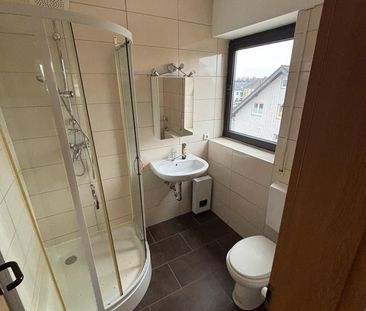 Großzügige Dachgeschosswohnung in zentraler Lage in Knetterheide - Photo 1