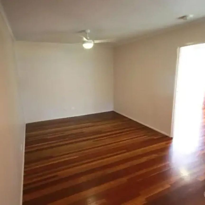 "Stylish, quiet, and close to everything." - Photo 1