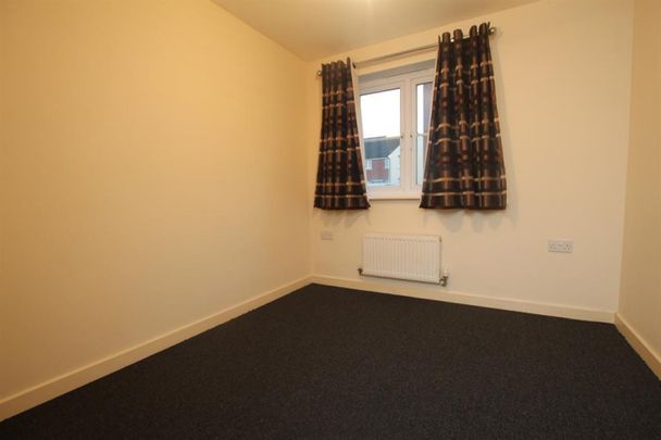 2 bedroom Flat To Let - Photo 1