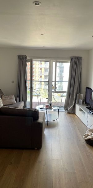 2 Bed Flat, Centenary Plaza, SO19 - Photo 1