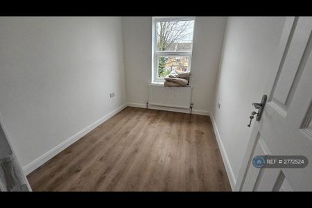 4 bedroom terraced house to rent - Photo 4