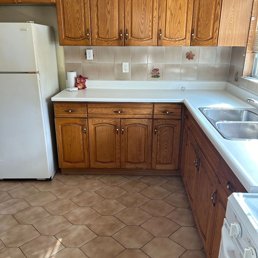 For Lease - 472 Winona Drive Unit# Main Fl, Toronto, Ontario - Photo 1