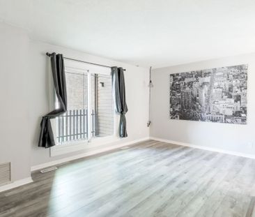 3 Bed, 2 Storey Condo in The Pines! - Photo 3