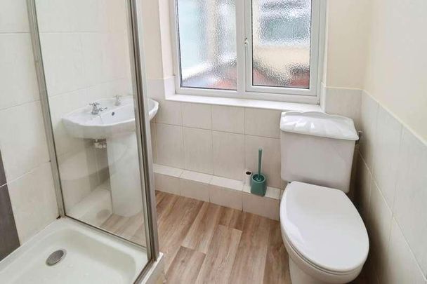 Allport Lane, Bromborough, CH62 - Photo 1