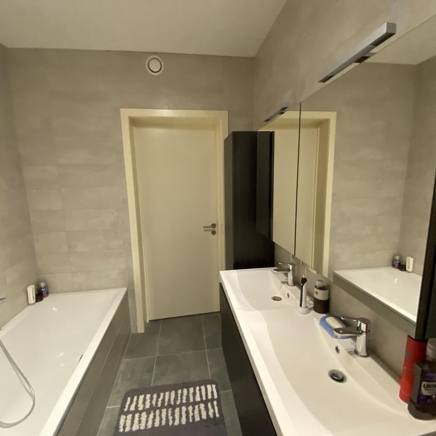 Goed gelegen appartement met twee slaapkamers en een zonnig terras. - Photo 1