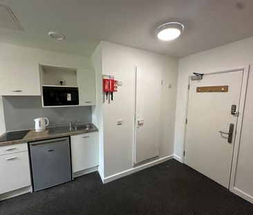 Studio Flat, College House, B8 - Photo 5