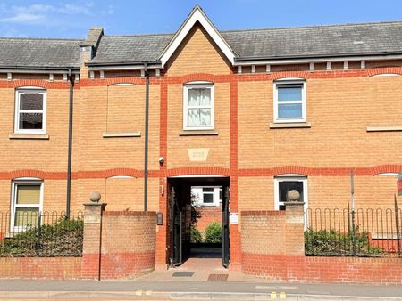 Standish Court, Taunton, Somerset - Photo 5