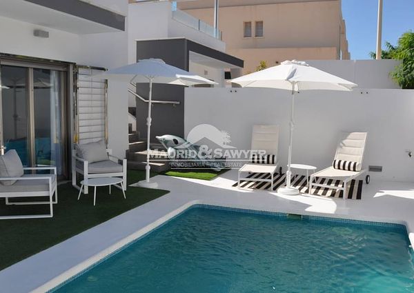 Stunning 2 bedroom, 2 bathroom house with private pool, only 150m from Mil Palmeras beach!!!!