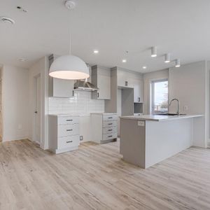 Beau 4 1/2 récent, ascenseur, centre-ville de Valleyfield ! - Photo 2