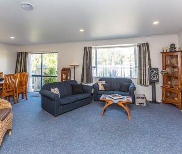 New carpet on its way - Papamoa Beach - Photo 3