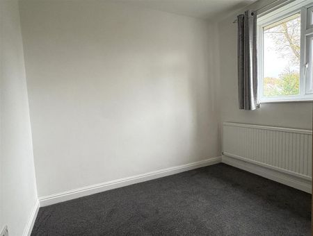 4 bedroom detached house to rent - Photo 3