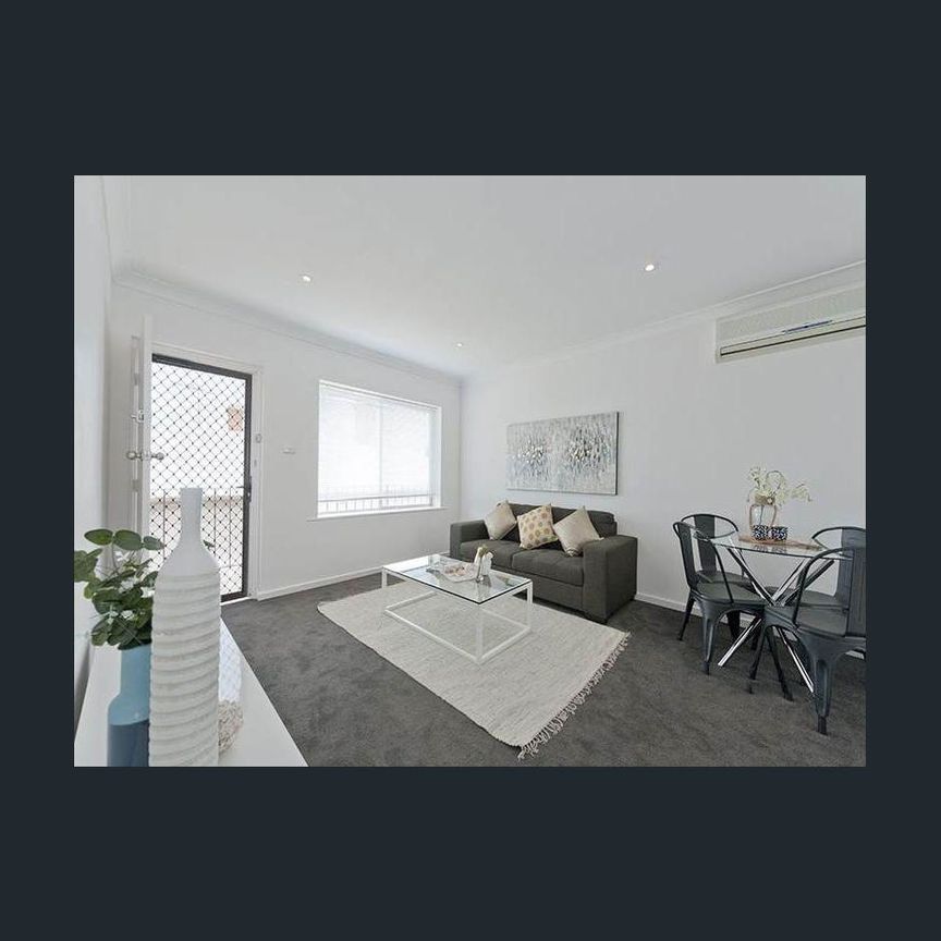 Upstairs unit in fabulous location! - Photo 1