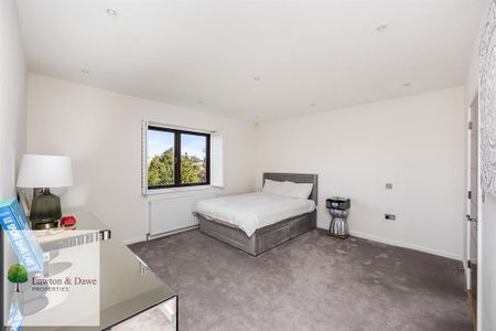 5 bedroom detached house to rent - Photo 4