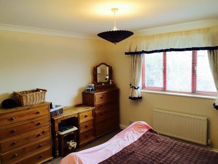 4 bedroom detached house to rent - Photo 4