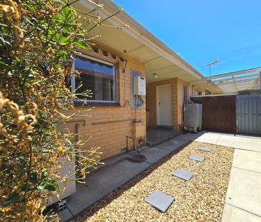 DELIGHTFUL 2 BEDROOM UNIT IN SEASIDE LOCATION! - Photo 1