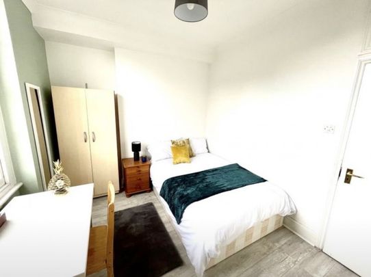 Holloway Road, London - Photo 1