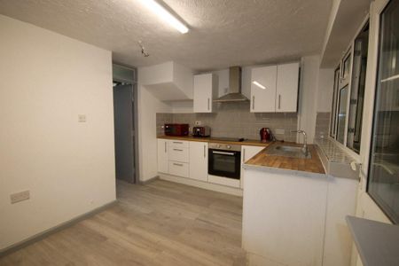 1 bedroom in a house share to rent - Photo 3