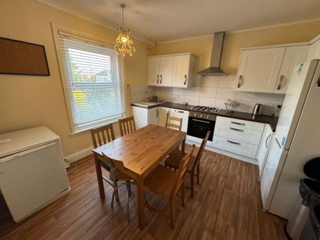 THREE DOUBLE BEDROOM STUDENT-P07604 - Photo 5