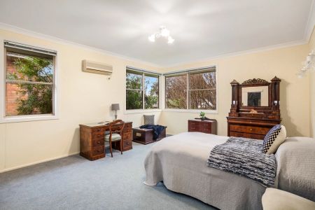 Serenity, warmth, and classic charm - Photo 5