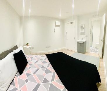 Room in a Shared House, Northborough Road, SW16 - Photo 1