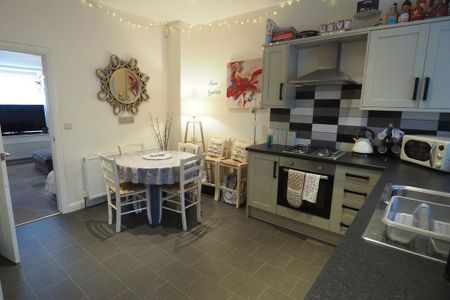 2 bedroom terraced house to rent - Photo 4