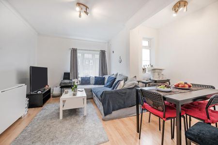 3 bedroom flat to rent - Photo 3