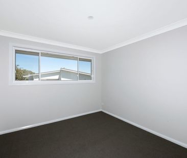 Beautifully Presented Home in Prime Crestwood Location - Photo 2