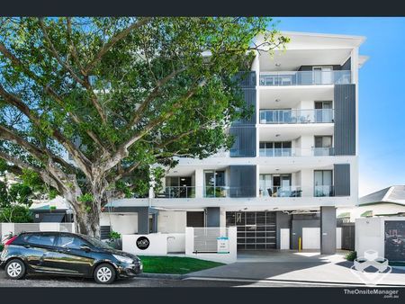 Top Floor, 2 Car and Storeroom, Park Outlook, Unbeatable Location, in this leafy pocket of Lutwyche. - Photo 5