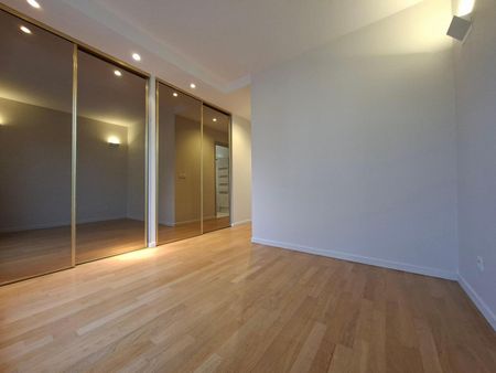 Location Appartement 5 pièces 121m² LYON 6ème - Photo 4