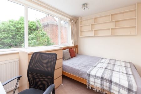 Lime Walk, Headington - Photo 2