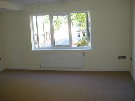 2 Bed Flat, Burns House, HA3 - Photo 4