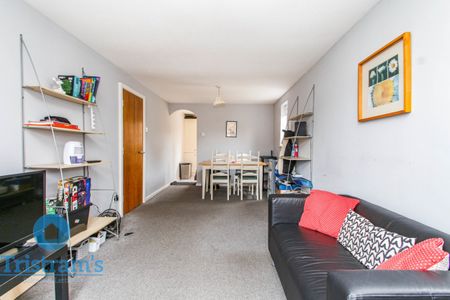 2 bed Apartment for Rent - Photo 2