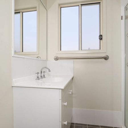 CUTE AS A BUTTON - Photo 3