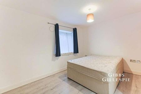 Holland Gardens, Brentford, TW8 - Photo 4