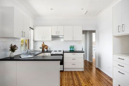 46 Noble Parade, Lake Heights NSW 2502 - House For Rent | Domain - Photo 4