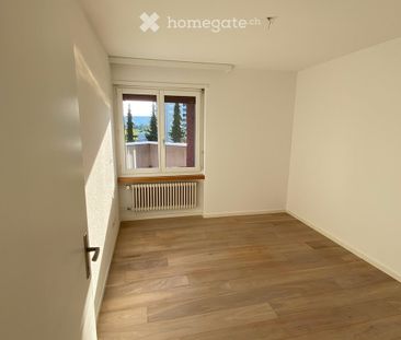 Grosszügige Attikawohnung mit attraktiver Terrasse - Photo 2