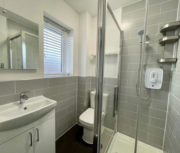 3 bedroom semi-detached to let - Photo 2