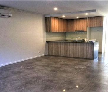A GORGEOUS MODERN TERRANCE HOME RIGHT IN THE HEART OF ROBINA - Photo 6