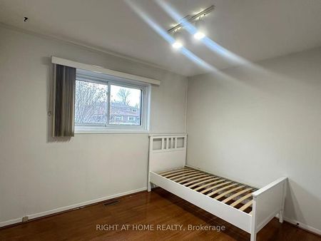 For Lease - 63 Cairnside Crescent, Toronto, Ontario - Photo 4