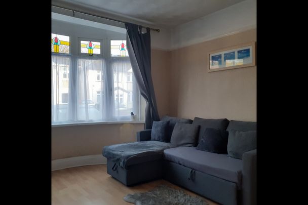 Room in a Shared House, Kenneth Road, BS4 - Photo 1