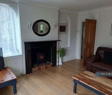 2 bedroom terraced house to rent - Photo 2