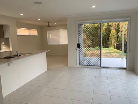 69 Flametree Circuit, Arundel - Photo 2