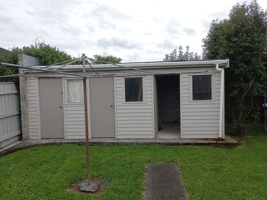 ~ Private, quiet, in Central Palmerston North ~ - Photo 1