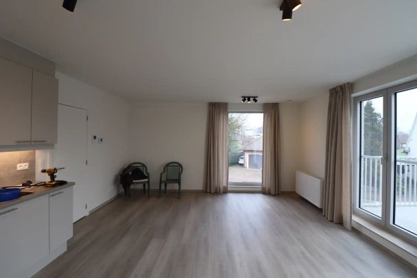 2-Slaapkamer-appartement (BEN) op de 1ste verdieping met lift, terras, ondergrondse autostaanplaats en kelderberging. - Foto 1