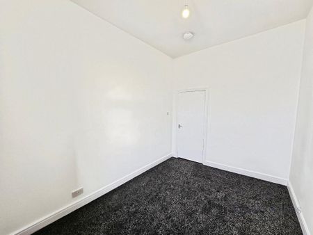 4 bedroom apartment to rent - Photo 3