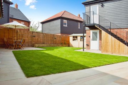 5 bedroom detached house to rent - Photo 2