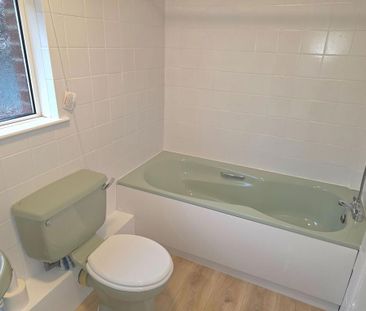 3 bedroom semi-detached bungalow to rent - Photo 1